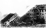 upload.wikimedia.org_Russian_artillery_fire_in_Berlin.jpg